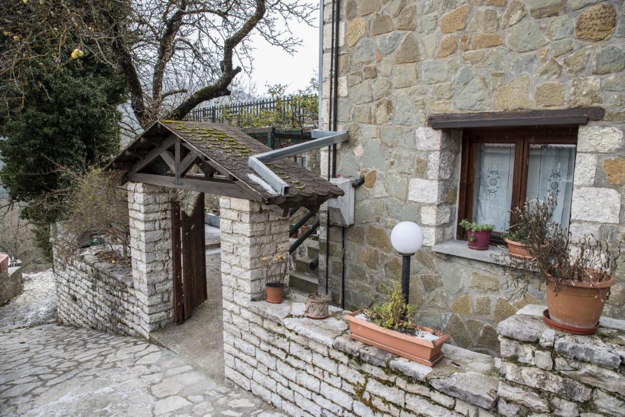 Ξενώνας Πατρικό Neraïdochóri Exterior foto